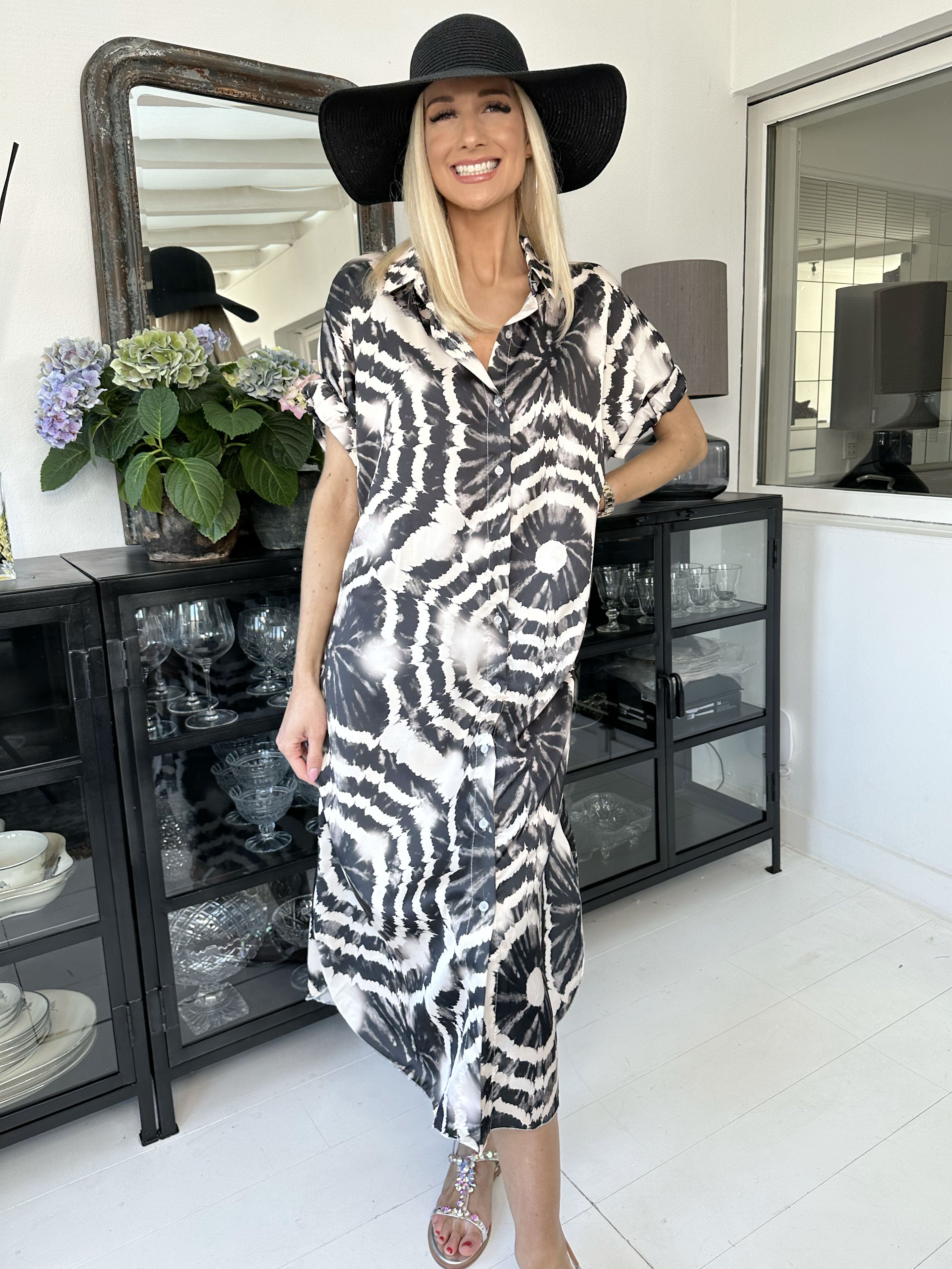 Erin - Skjortekjole med knapper og batikmønster